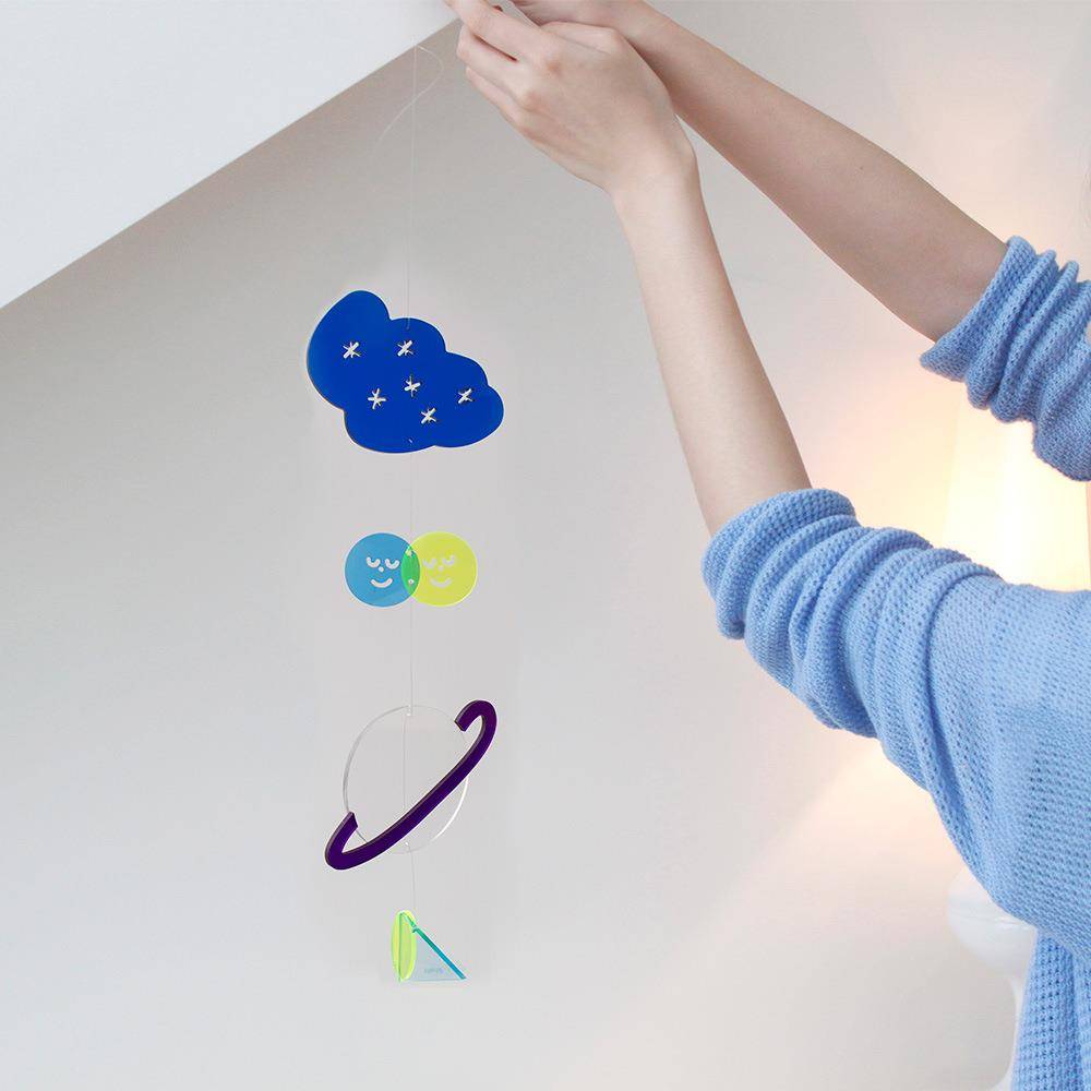 Children's decorative pendant hanging decoration wind chip crane wall room room layout romantic acrylic planet