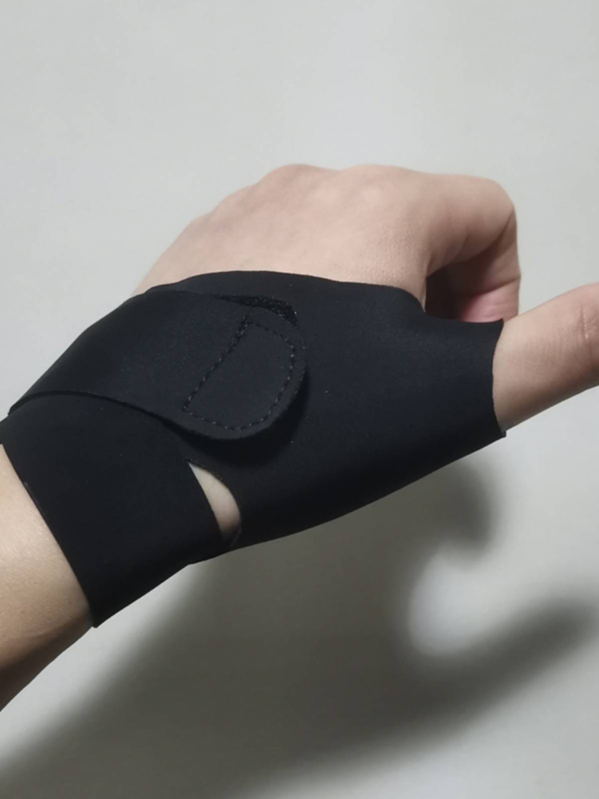 Sports wristband Men's Basketball Sprain Whees Tendon Sheath Pain Pain Female Mouse Mouse Fitness Yoga Thumbs Top muscle pain