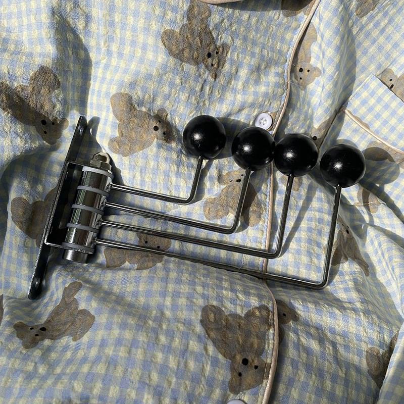 Black 4 hook