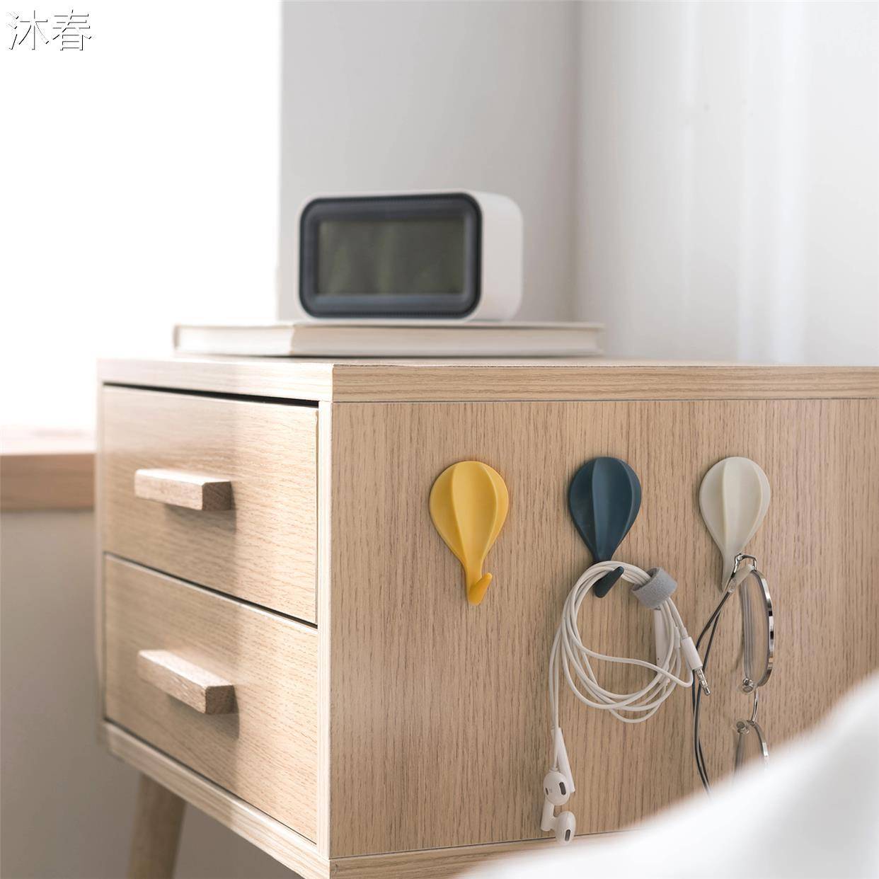 Creative cute hot air balloon hookless sticky hook hook hook hook hook hanging coat -free punching sticker wall strong glue