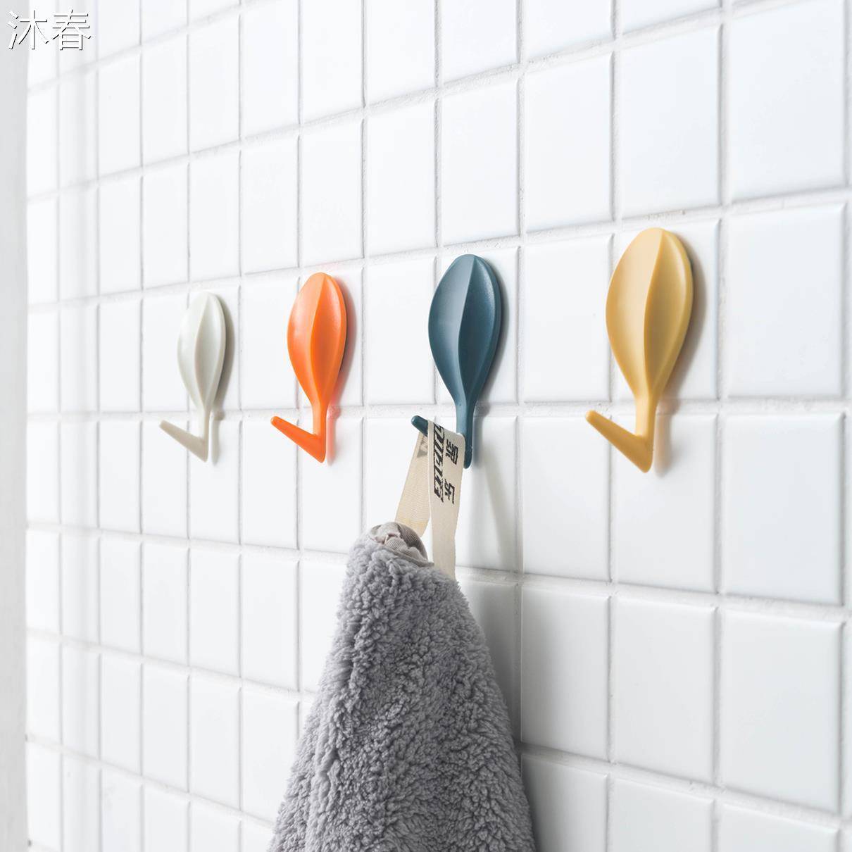 Creative cute hot air balloon hookless sticky hook hook hook hook hook hanging coat -free punching sticker wall strong glue