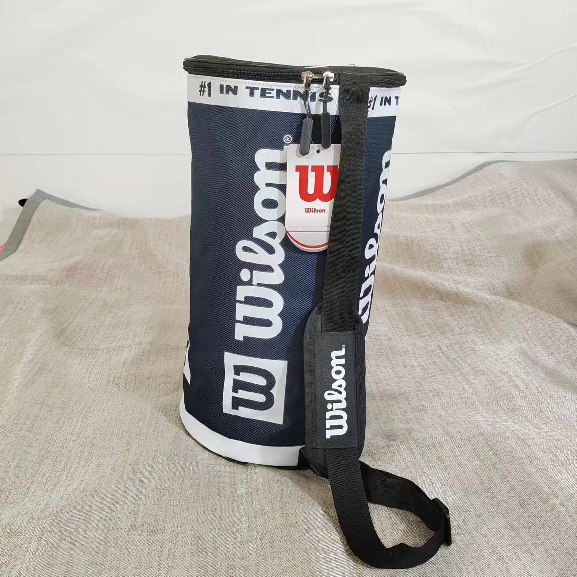 The new tennis barrel bag bag bag is thickened and waterproof, there are 100 shoulder bags in the heat insulation layer of the insulation layer