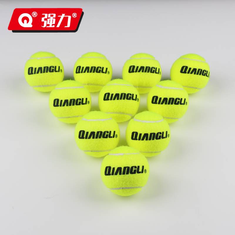 Ten skin-panting tennis