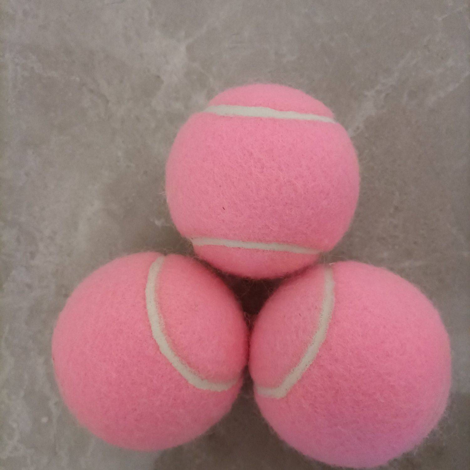 Dogs play 3 pet balls