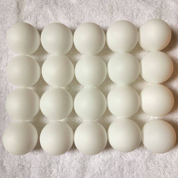 20 white rubbing balls
