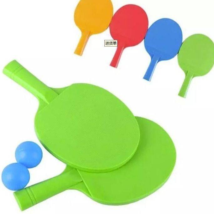 2 plastic rackets (random color distribution)