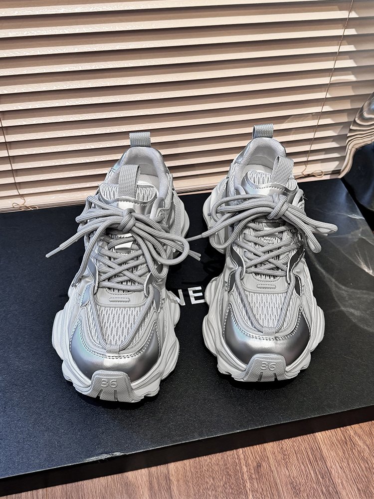 Silver old man's shoe girl's 2024 new retro-bite street thicker than 100 per cent