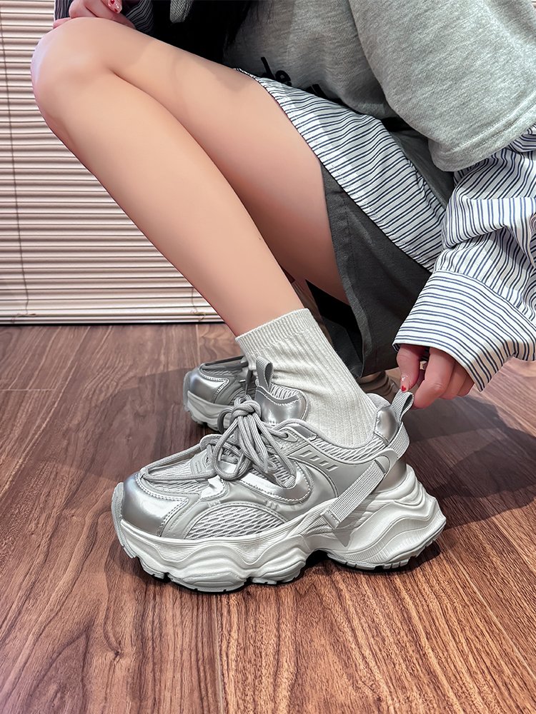 Silver old man's shoe girl's 2024 new retro-bite street thicker than 100 per cent