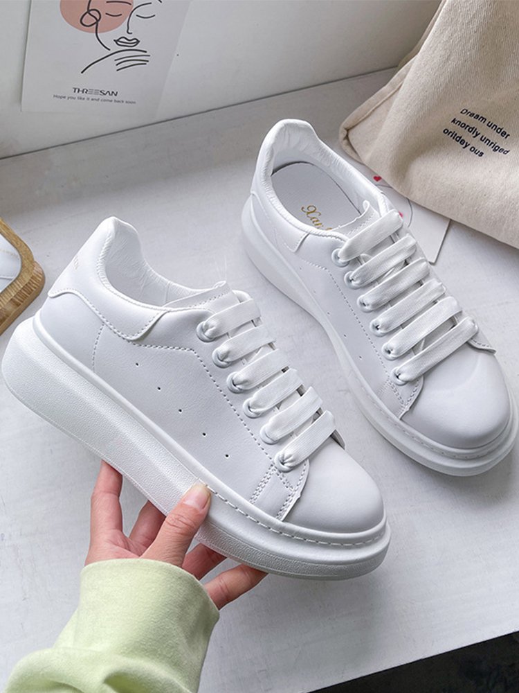 McKonpendy Sports Shoegirl Spring Falls with a new set of white shoes on the bottom to raise the resting couple's shoes