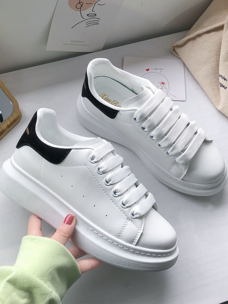 McKonpendy Sports Shoegirl Spring Falls with a new set of white shoes on the bottom to raise the resting couple's shoes