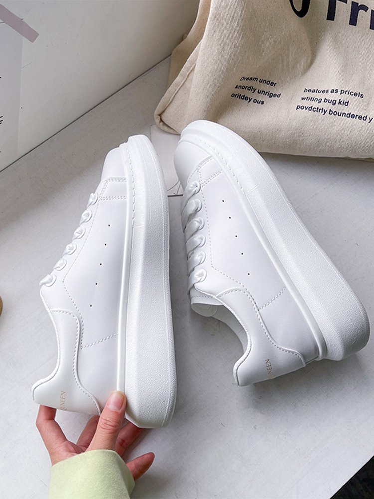 McKonpendy Sports Shoegirl Spring Falls with a new set of white shoes on the bottom to raise the resting couple's shoes
