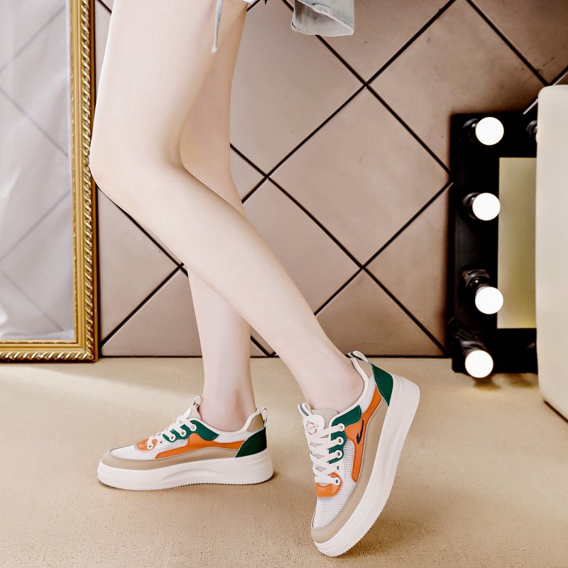 The red and green special price is a leather-skin, white-shoe girl