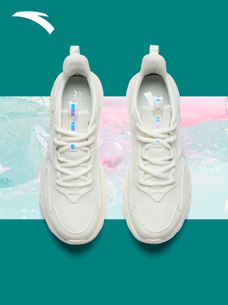 A new 2024 in the fall for the little white girl with a sneaker