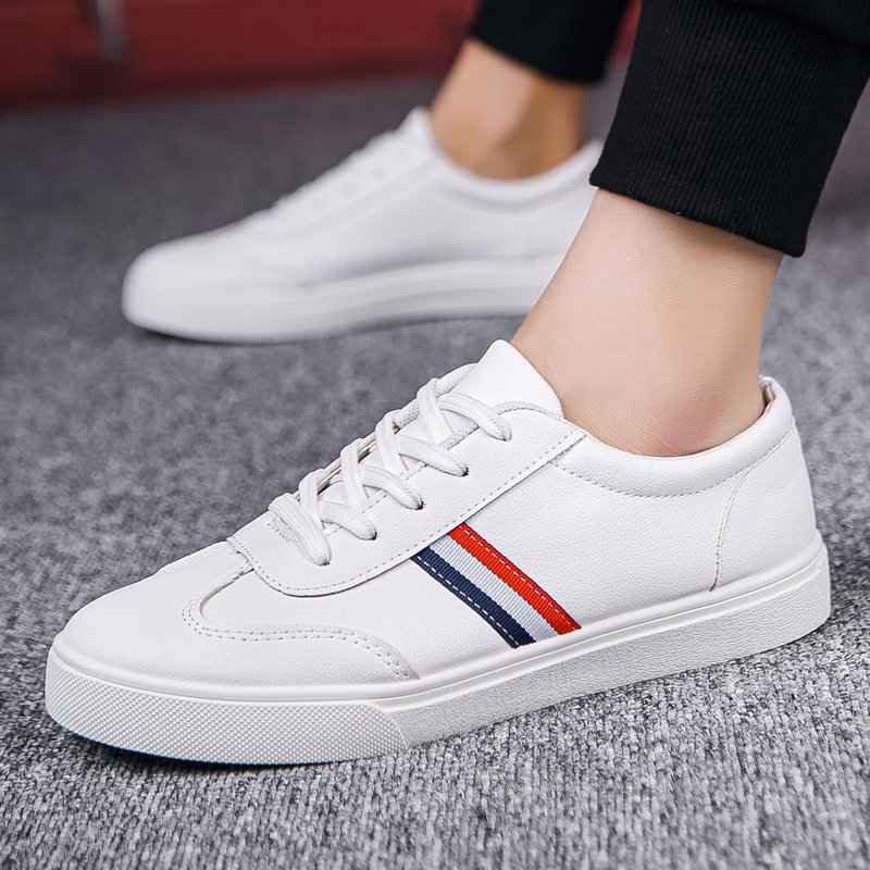 A man's shoe, 2024 new white shoes, and a man's sports and leisure shoes