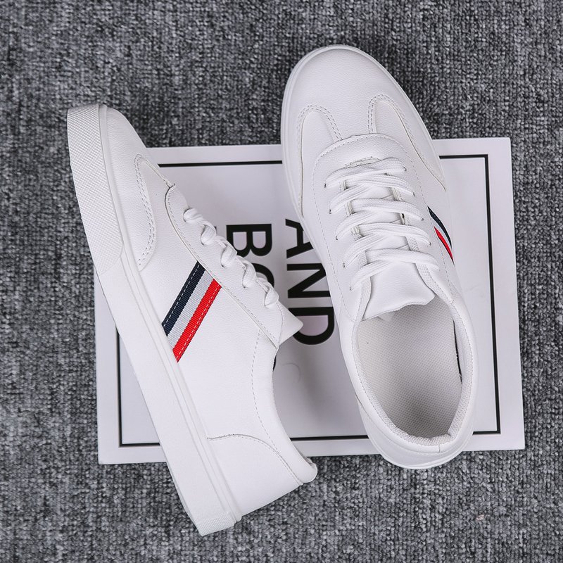 A man's shoe, 2024 new white shoes, and a man's sports and leisure shoes