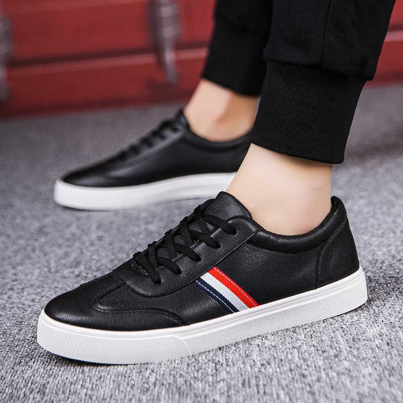 A man's shoe, 2024 new white shoes, and a man's sports and leisure shoes