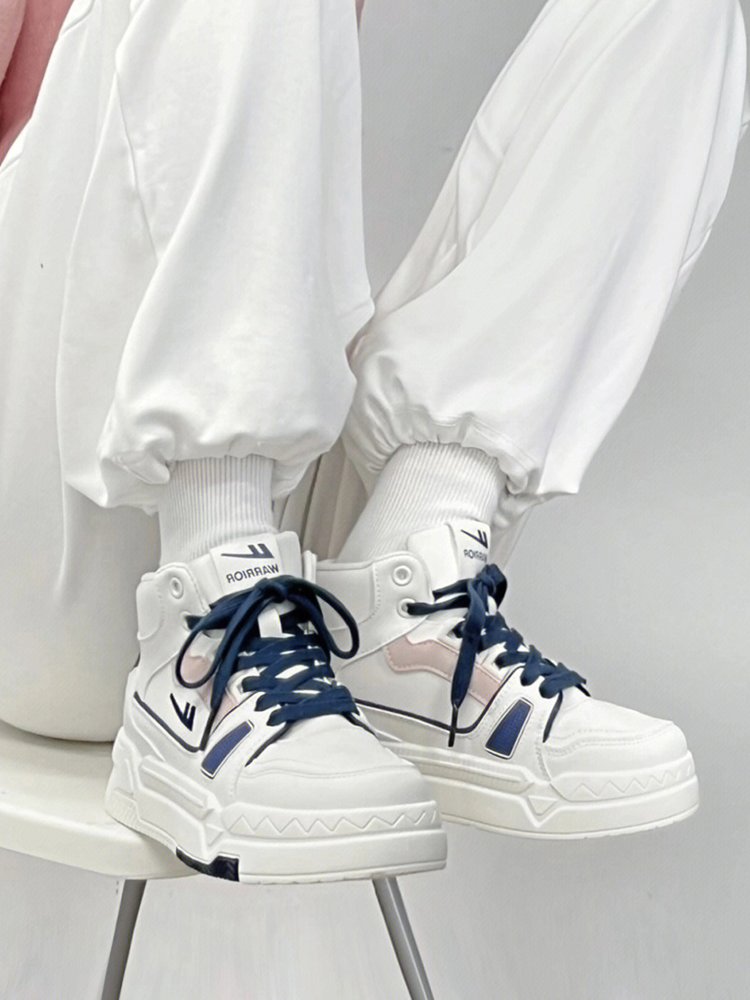 Backshoes, the girls in their shoes breathed from 2024
