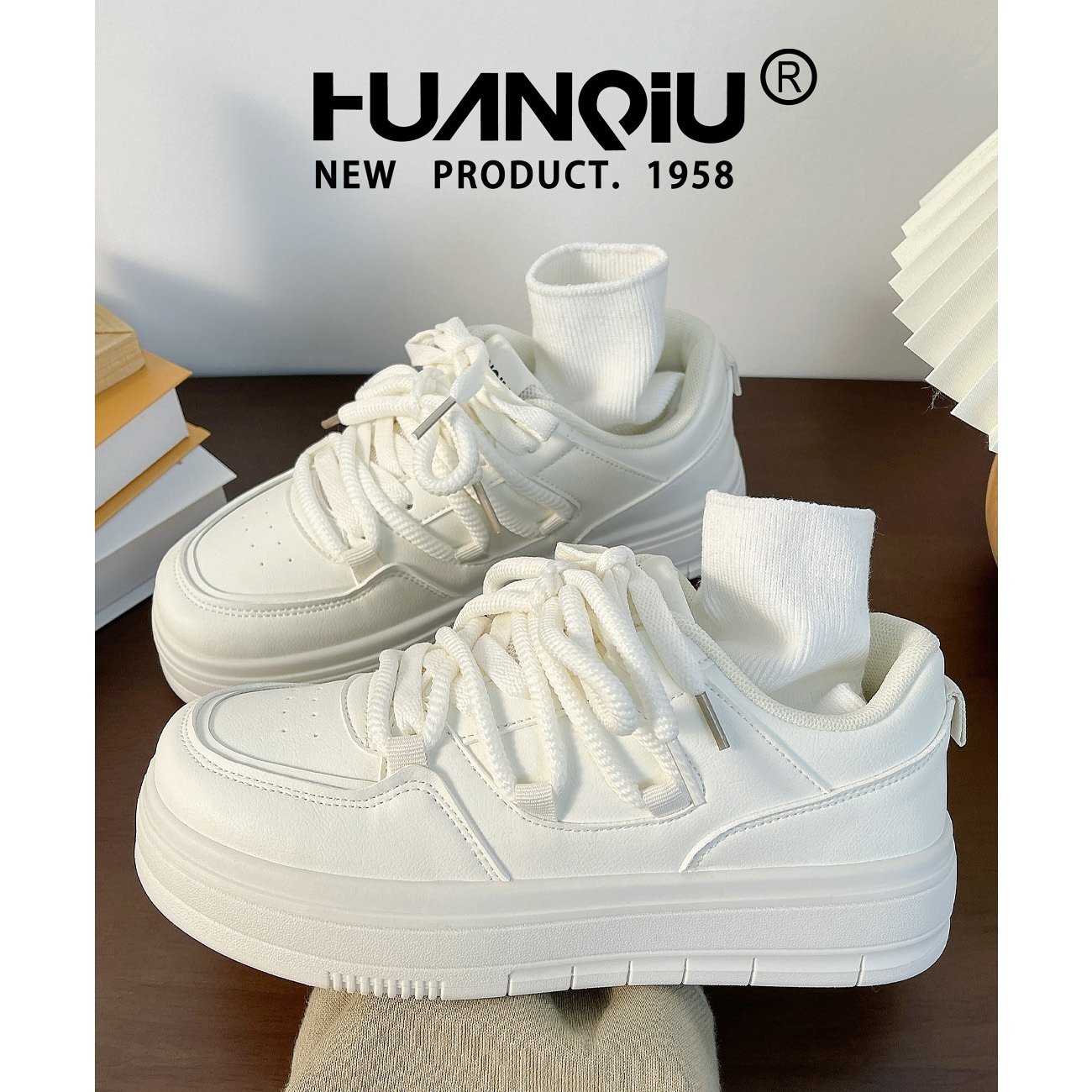 The world's small, small, white-shoeed, white-shoe-shoe-shoe-shoe-shoe-shoes