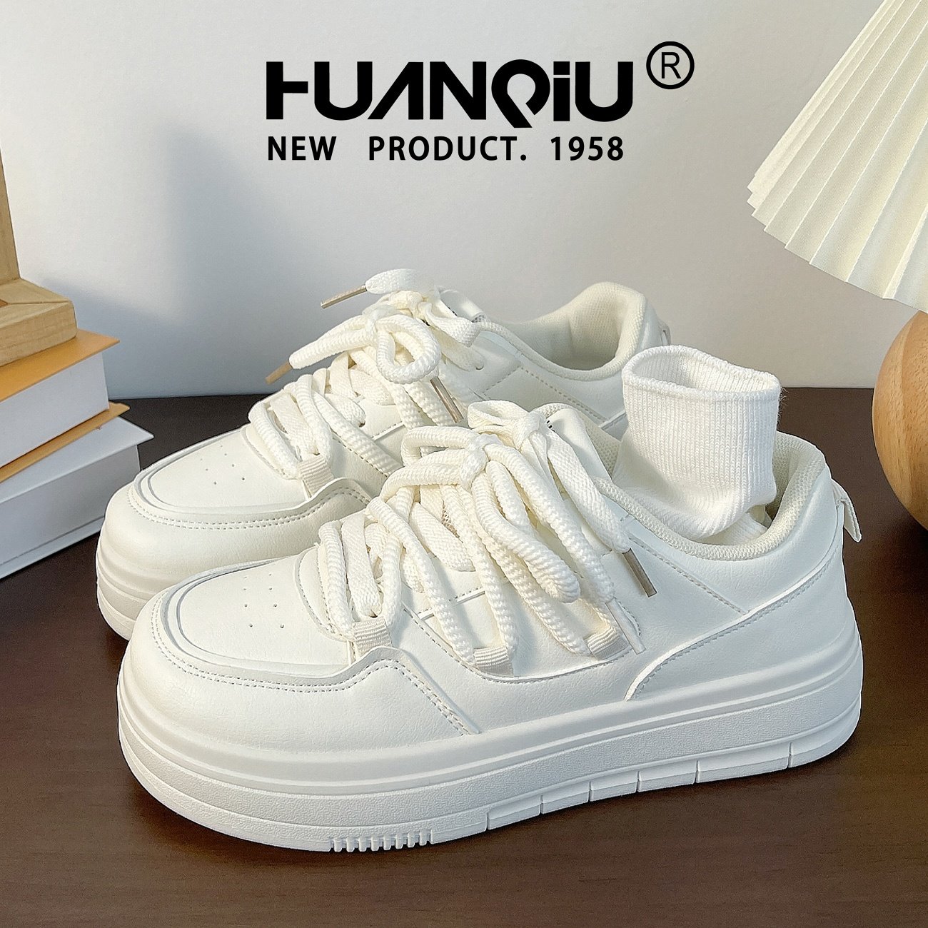 The world's small, small, white-shoeed, white-shoe-shoe-shoe-shoe-shoe-shoes