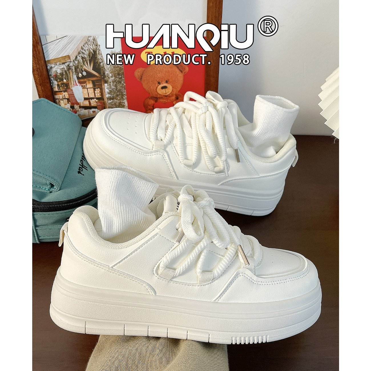 The world's small, small, white-shoeed, white-shoe-shoe-shoe-shoe-shoe-shoes