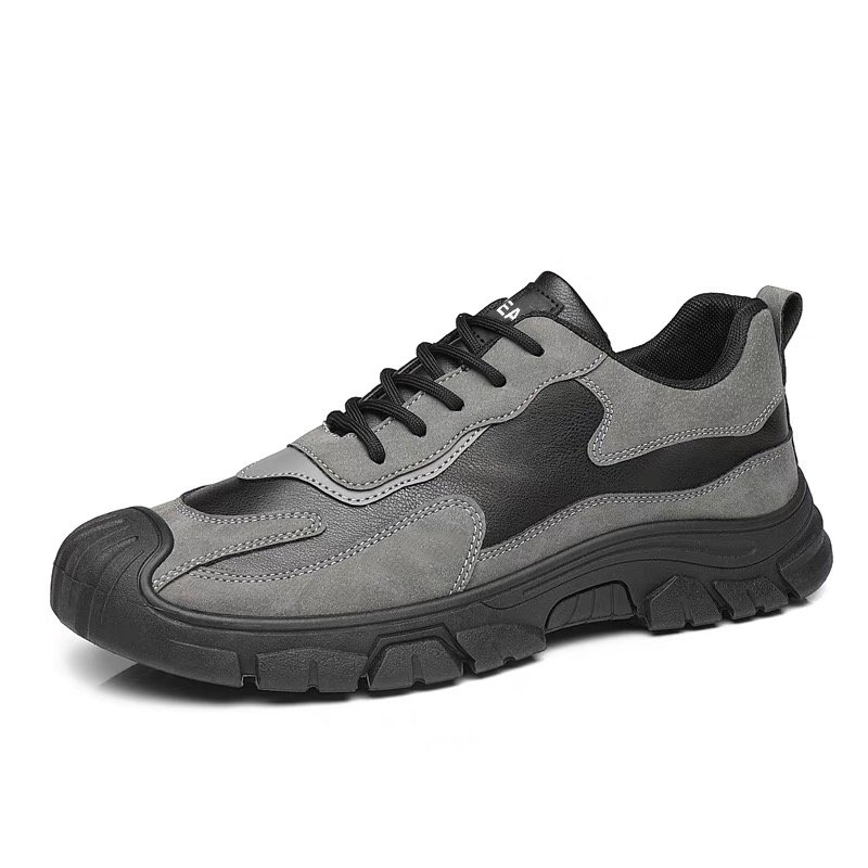 A guy with a broken-coded real man's shoe toes, an Autumn and Winter sneakers