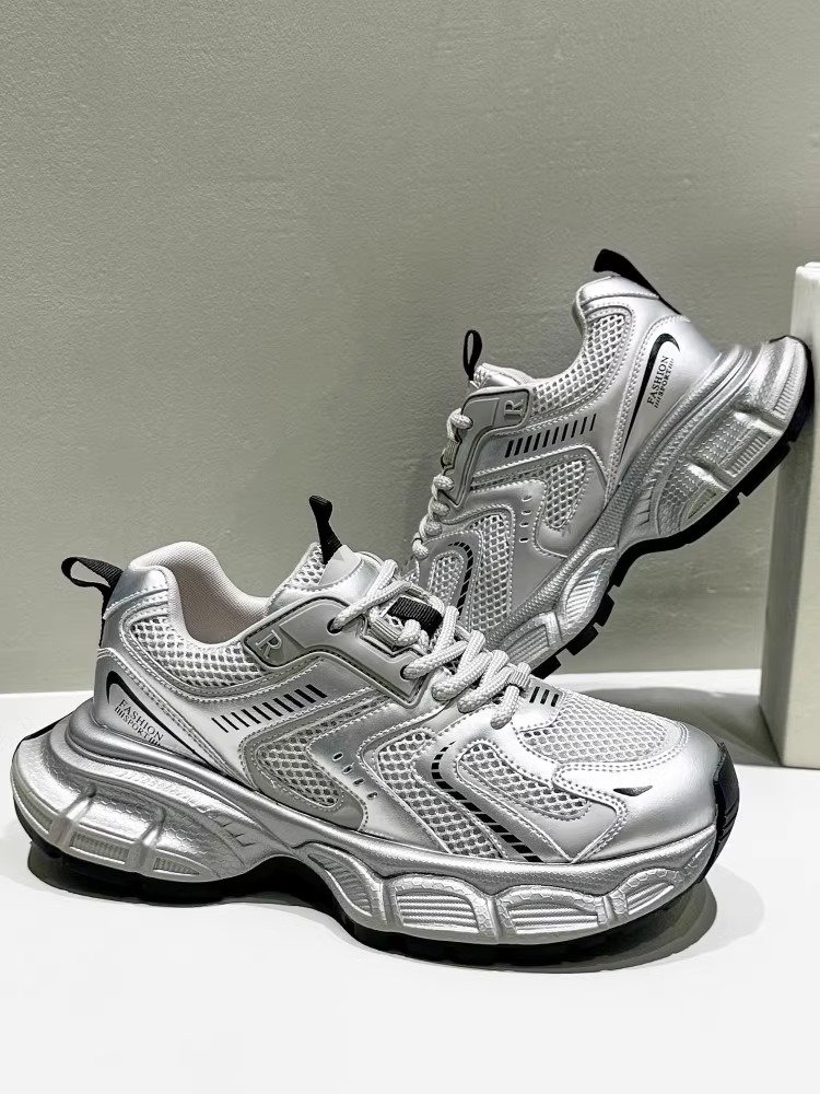 Zhao Ruth is the same white and silver old man's shoe girl