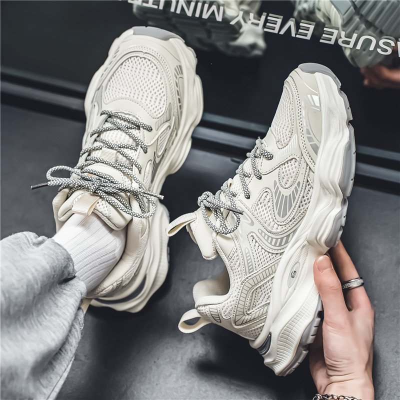 A man's Autumn Shoes has a high sense of air and air