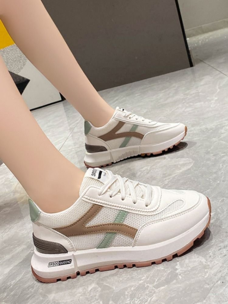 Scrambling sneaker girl, 2024, fresh and light-scrambling