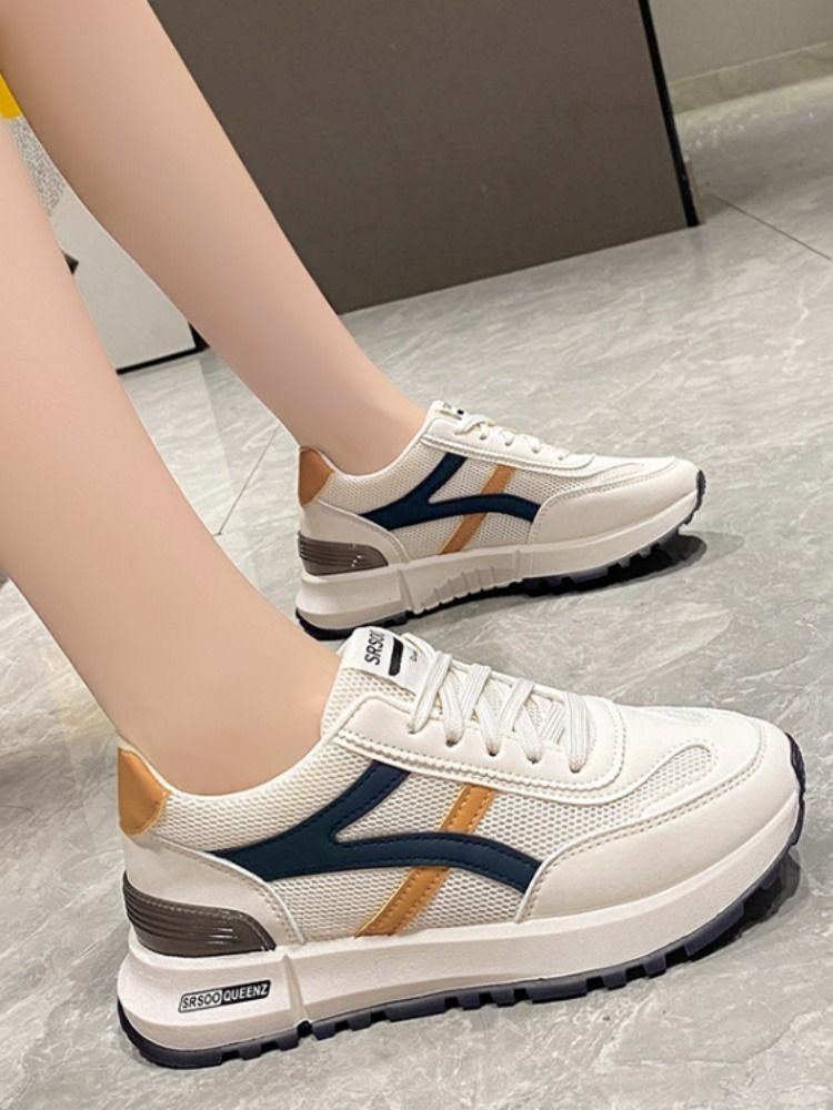 Scrambling sneaker girl, 2024, fresh and light-scrambling