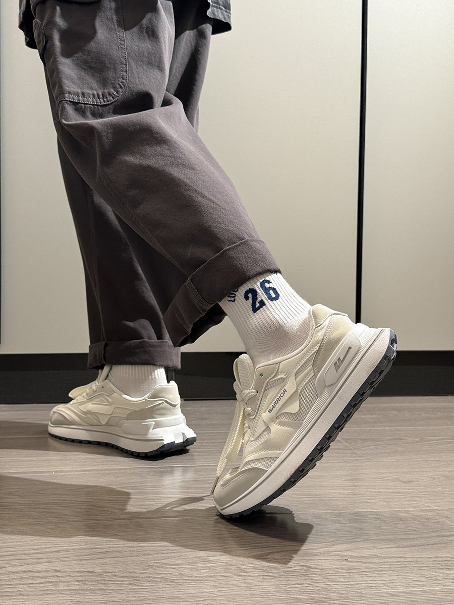 Back-to-back couple's shoes are full of old dad's shoes, and a new one in the fall