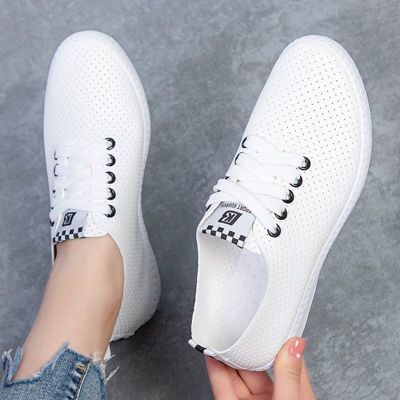A new 2023 for the little white shoe girl