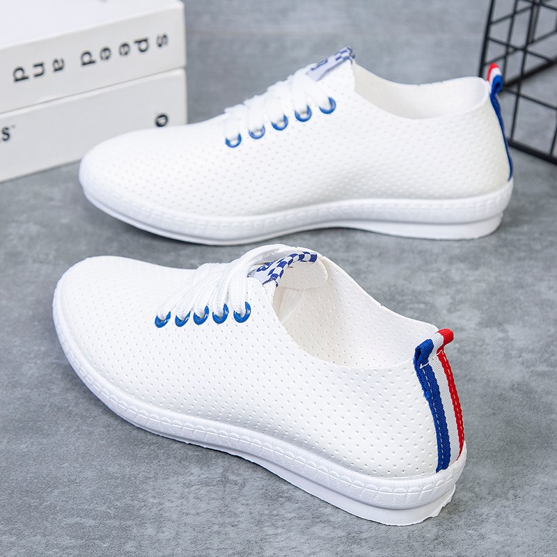 A new 2023 for the little white shoe girl