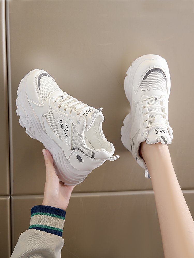 I'm a little girl with white shoes on top of 2024