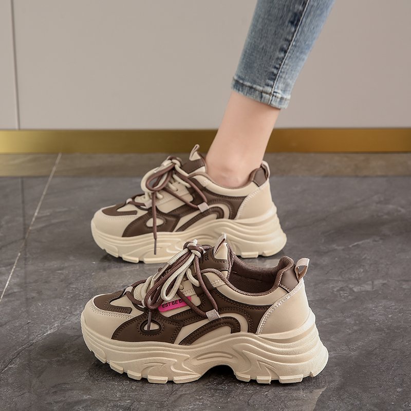 The sports white shoe girl, 2024 Spring, the new old man, the soft-shoe student, ran for 33 yards