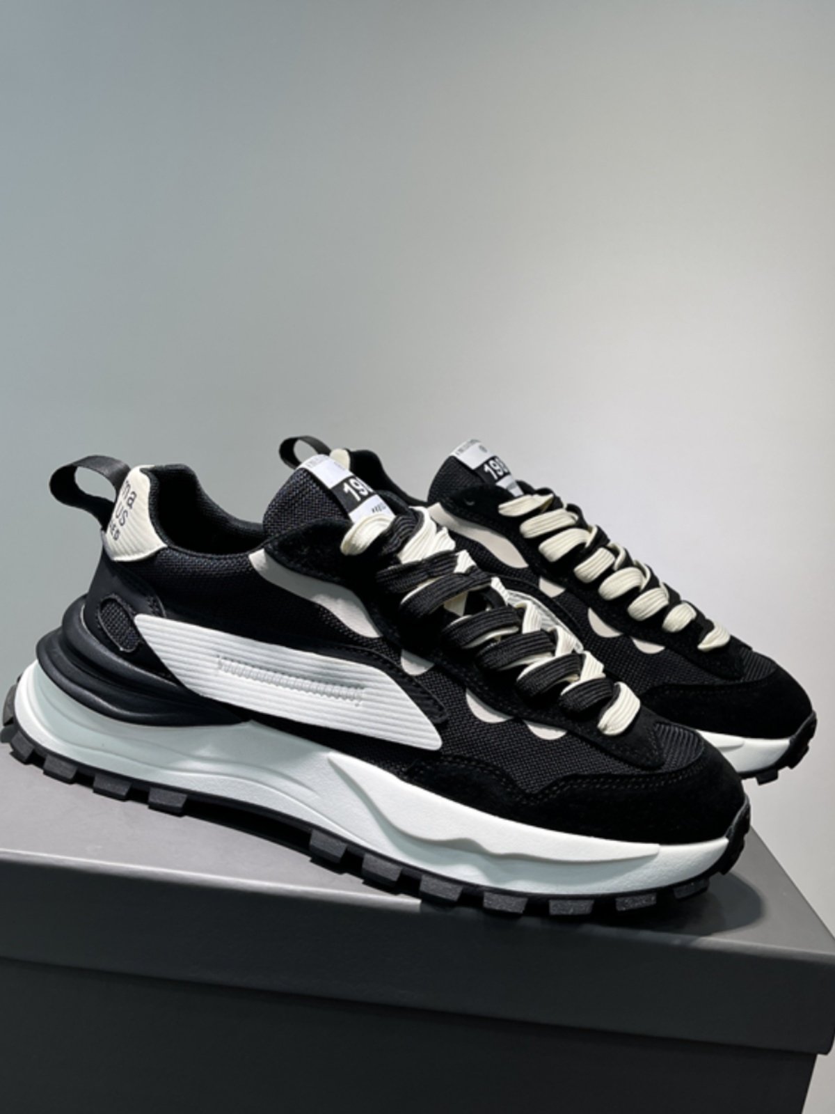 The men's shoes are 2024 new chubby old man's shoes