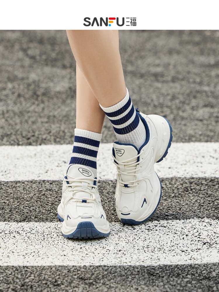 Three-fried sneakers in a light jogging series
