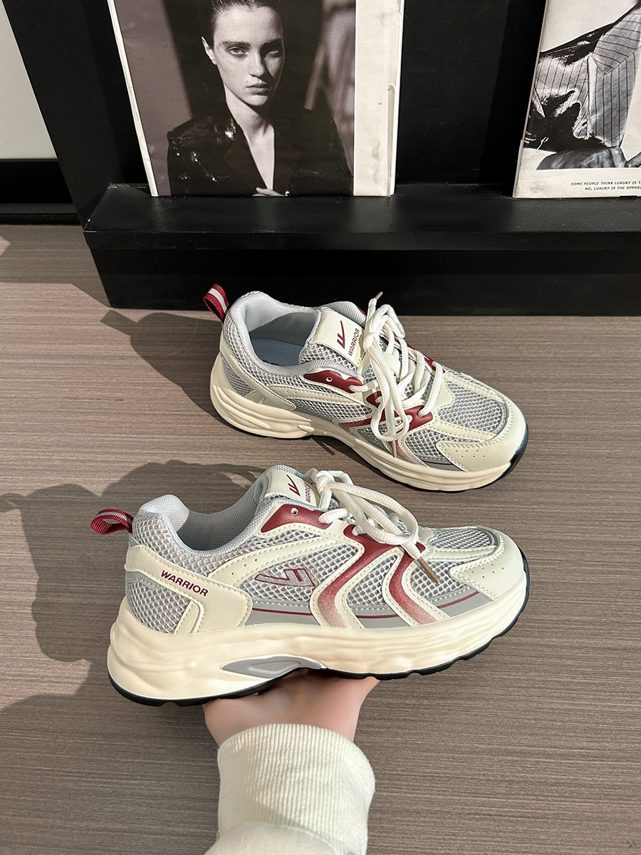 Backward old man's shoes and girls' fresh-on-the-net spa in autumn 2024