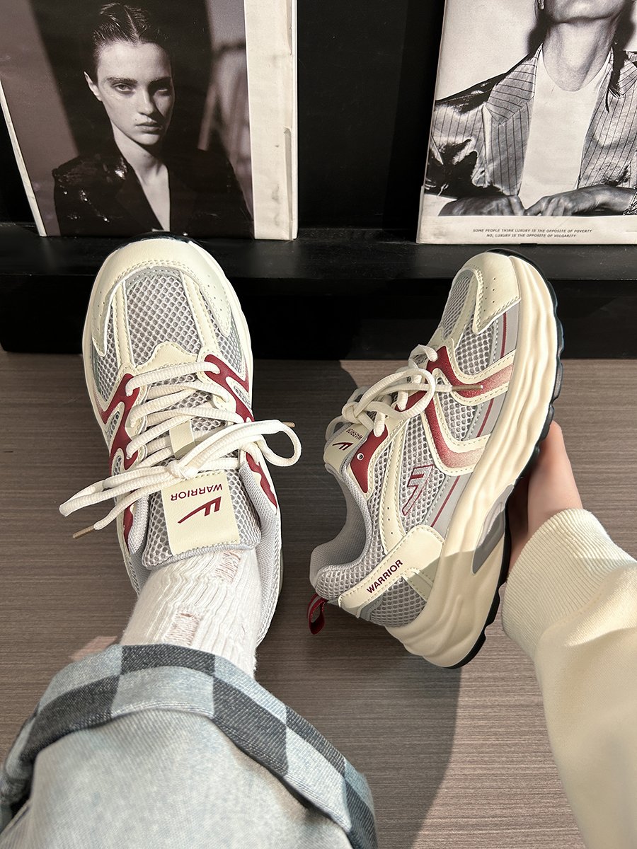 Backward old man's shoes and girls' fresh-on-the-net spa in autumn 2024