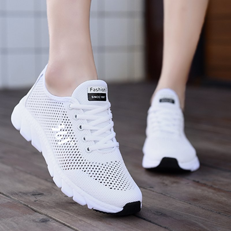 361-separated lady sports shoe net, 2024, new soft-floor female shoe, tremor-mitigating