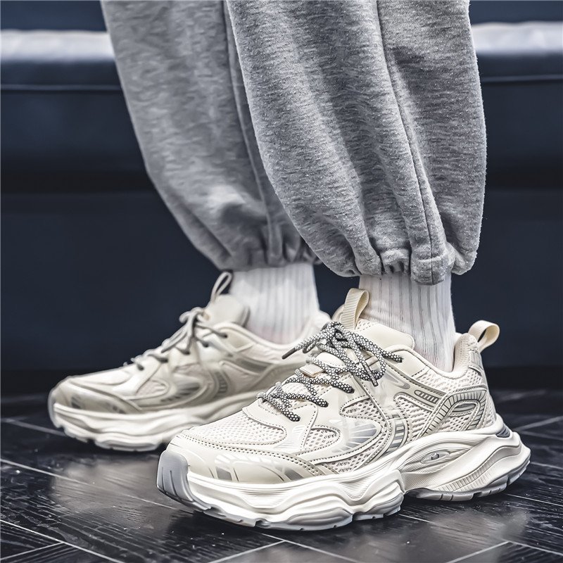 A young man running on a male net, 2024 new leisure white daddy shoes