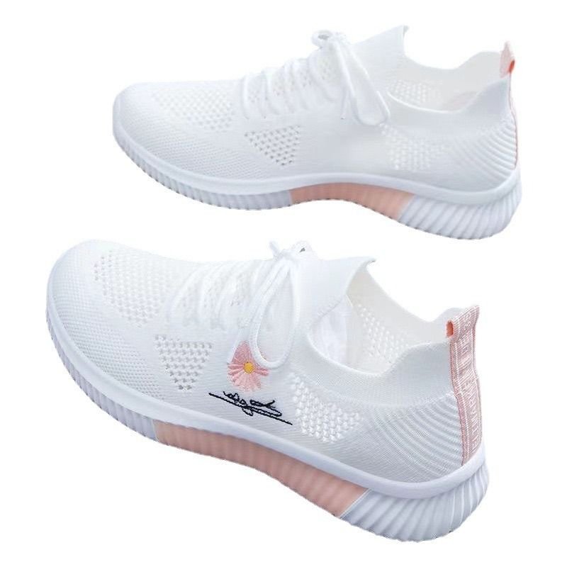 The soft-depended women's shoes were woven in the air and white shoes