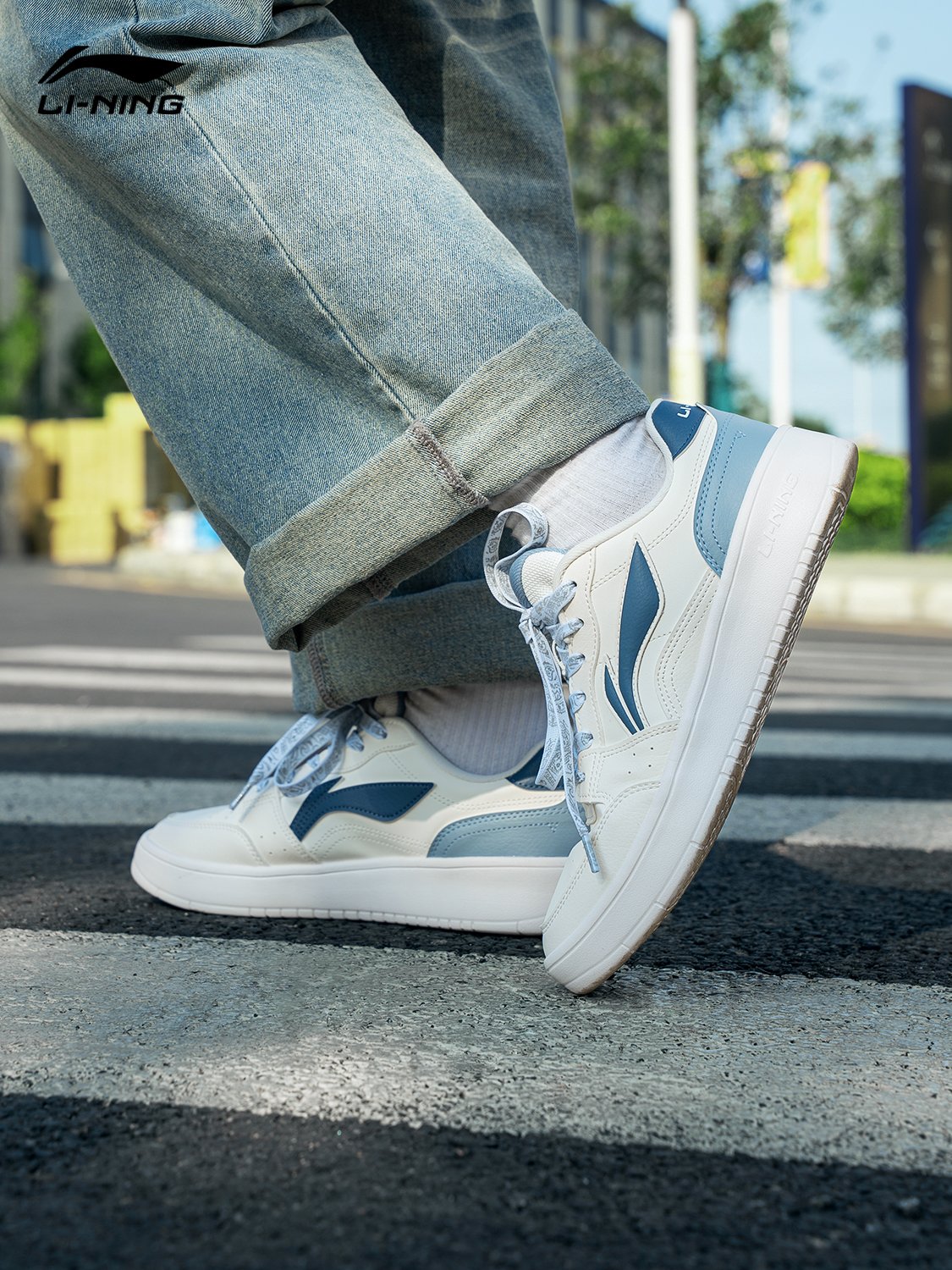 Li Ning's 2024 new boys' shoes are for young boys in the spring and autumn sports