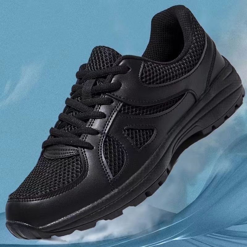 The black man with shoes can train in the air for the fall of the winter