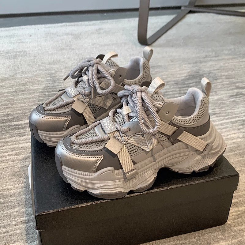 old man's shoe girl's 2024 spring, and she's got a new one