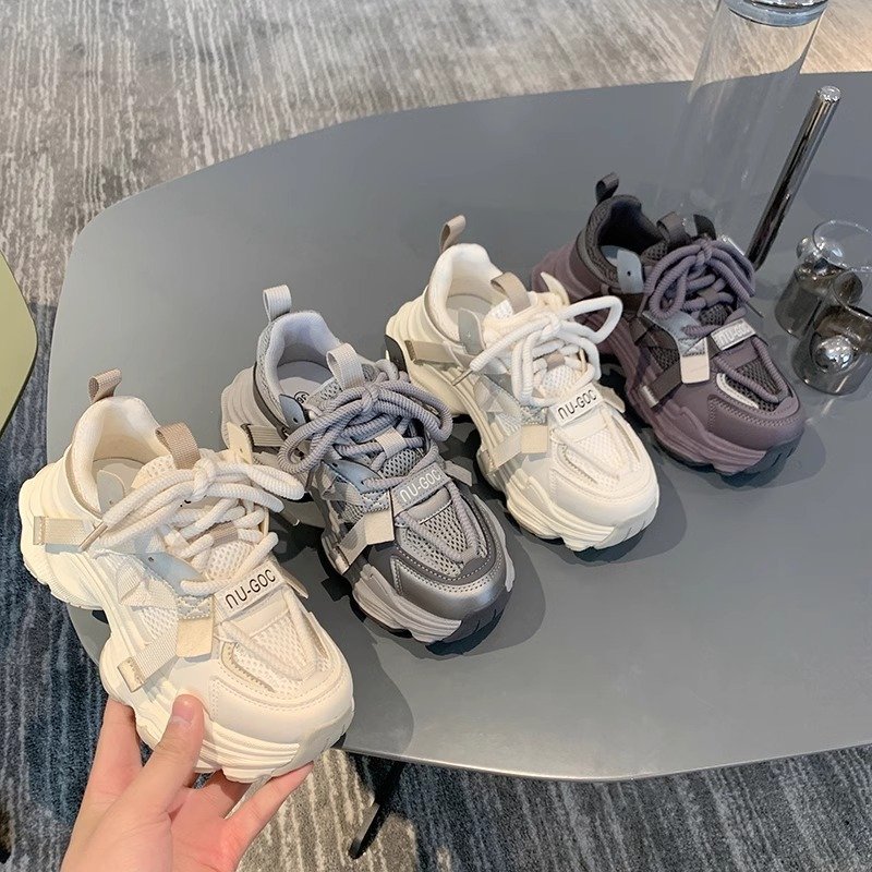 old man's shoe girl's 2024 spring, and she's got a new one