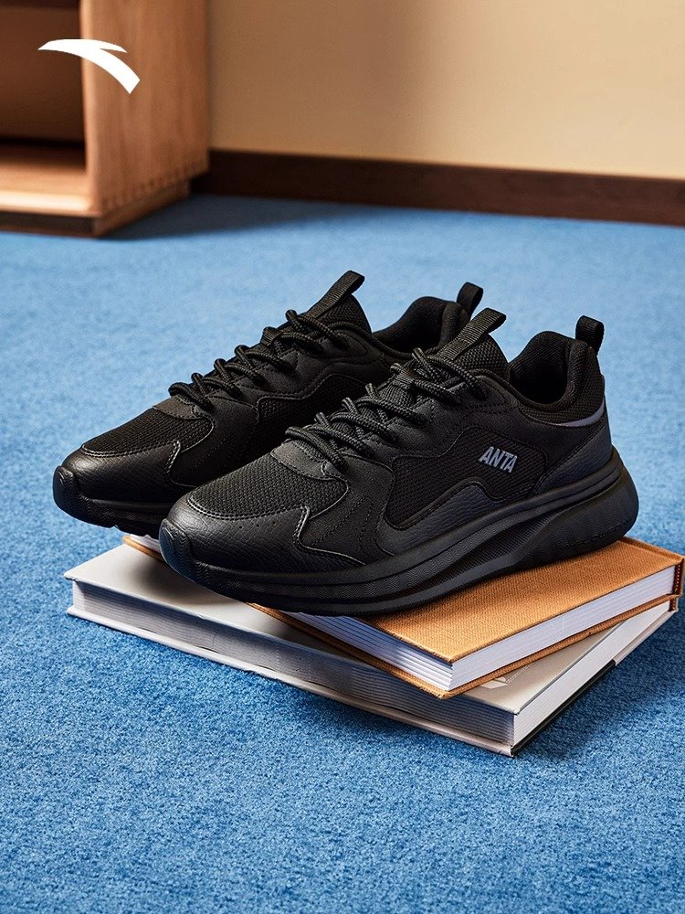 Accompanied by the white and leisure shoes on the surface of the Autumn Flagship