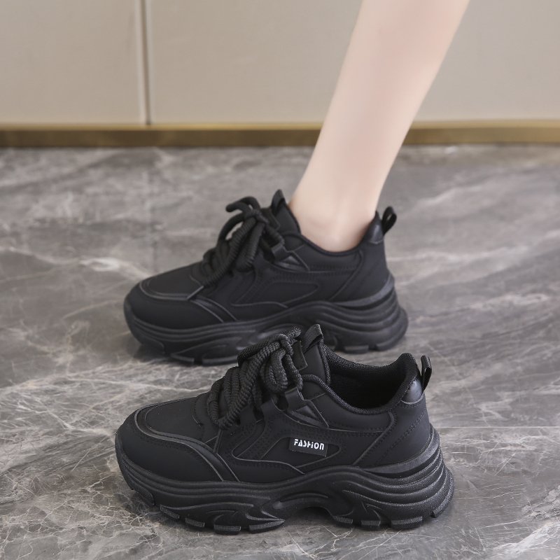 New spring and summer shoes for children who step on a shit-seeing shoe