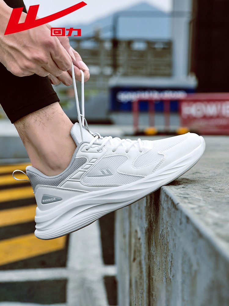 A new web of retrospective male sneakers