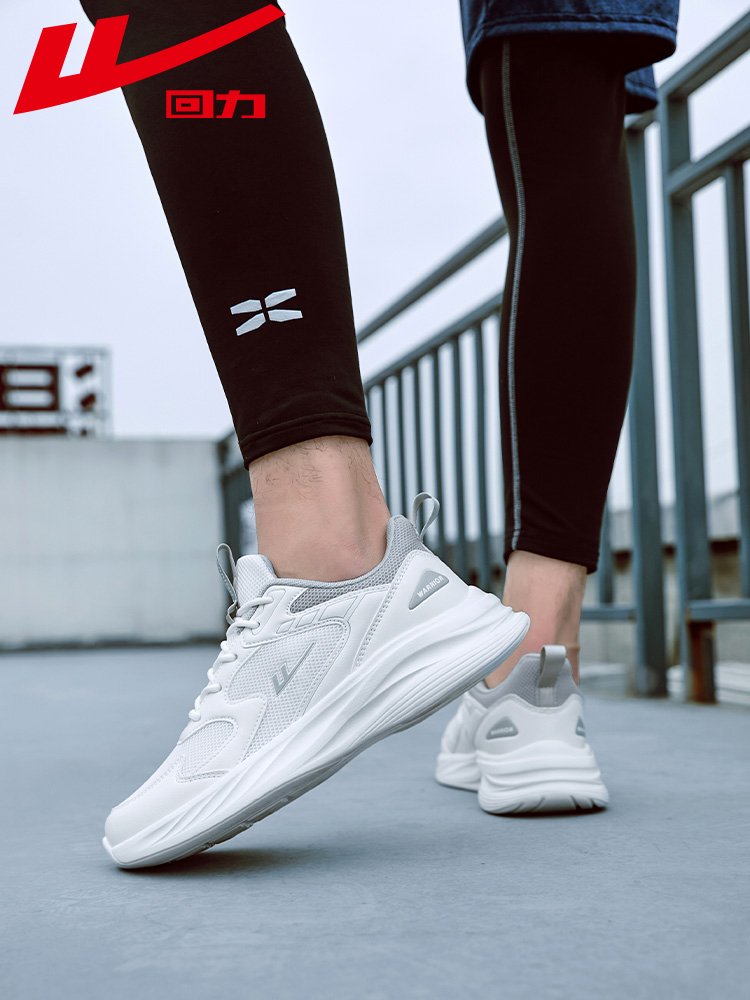 A new web of retrospective male sneakers