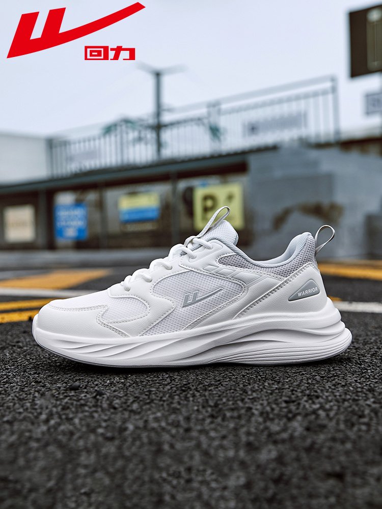 A new web of retrospective male sneakers